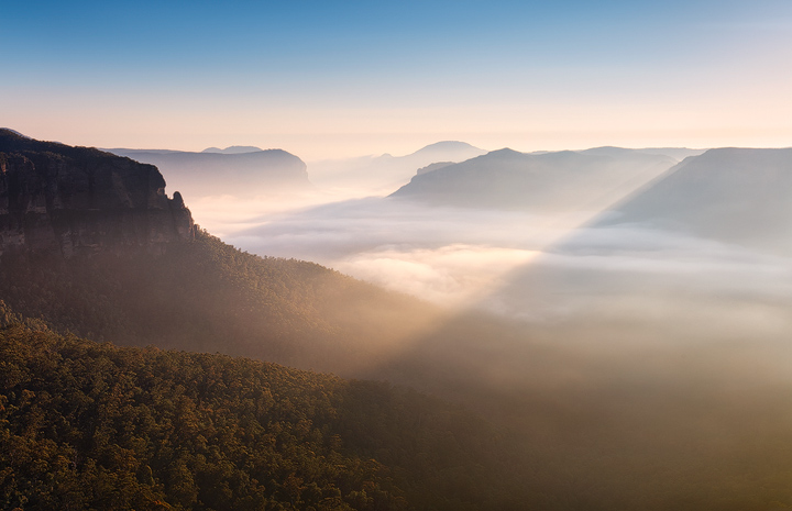 Lightrays and fog above Grose Valley near Blackheath