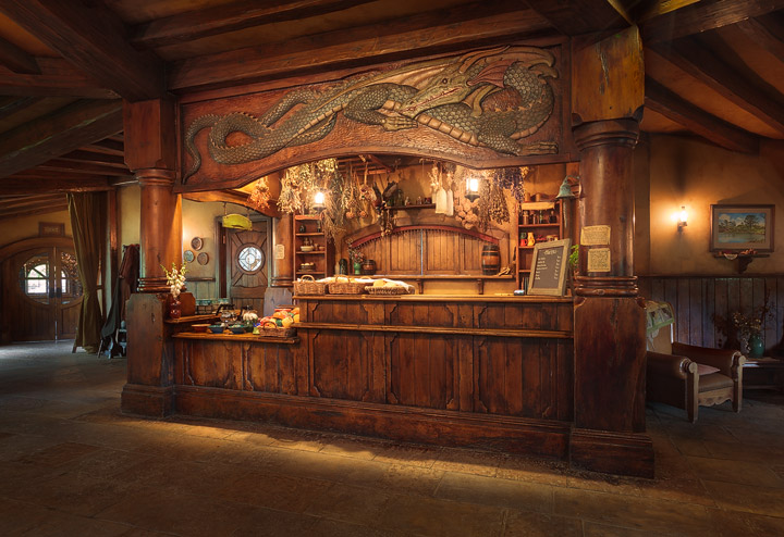 The bar of the Green Dragon Inn