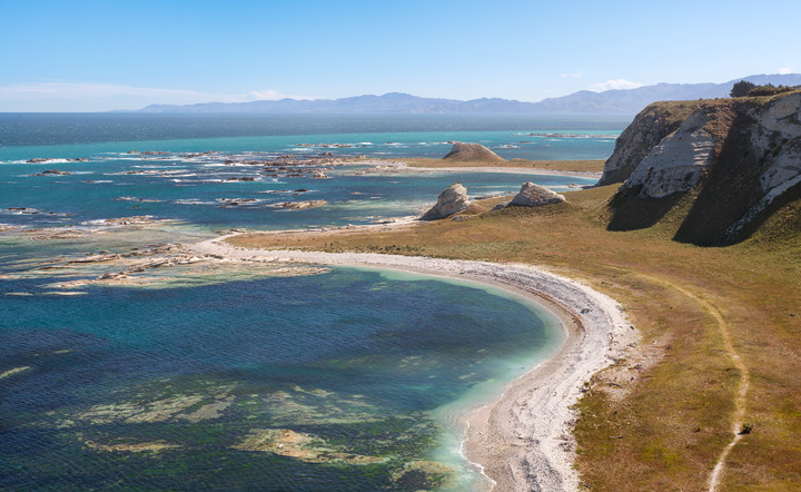 The winding coast of Kaikoura with it's white cliffs