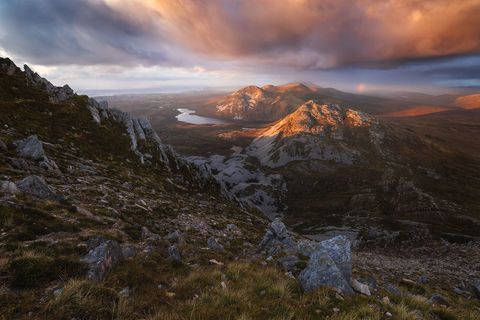 Errigal Sunset The last light of the day bathes the mountains arround Mount Errigal in warm Light.